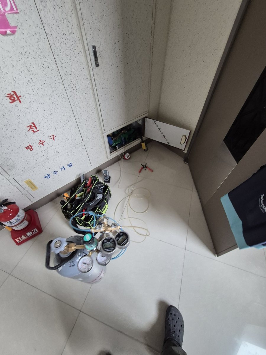 배관 점검 현장의 검사 장비