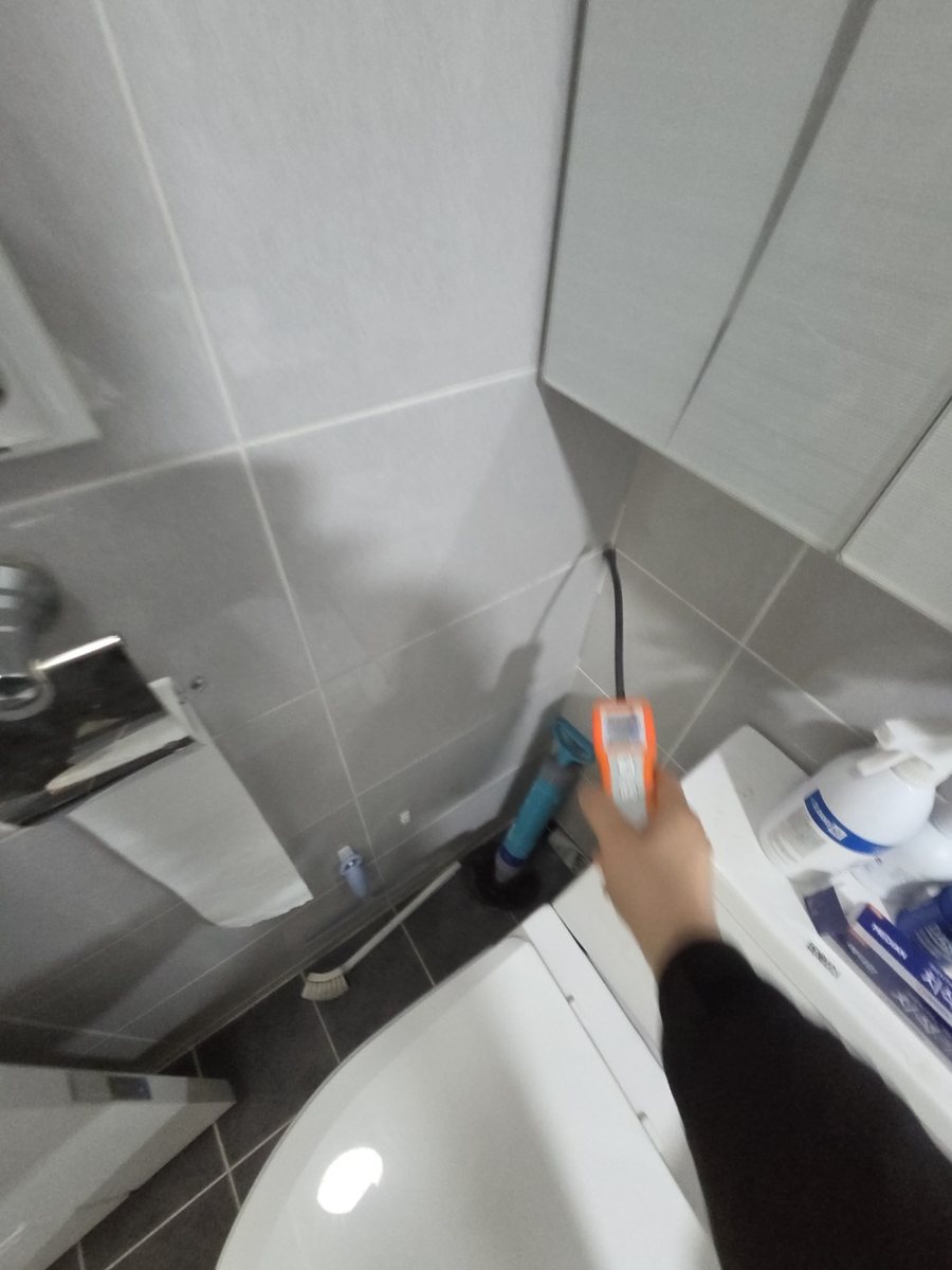 배관 점검 현장의 검사 장비
