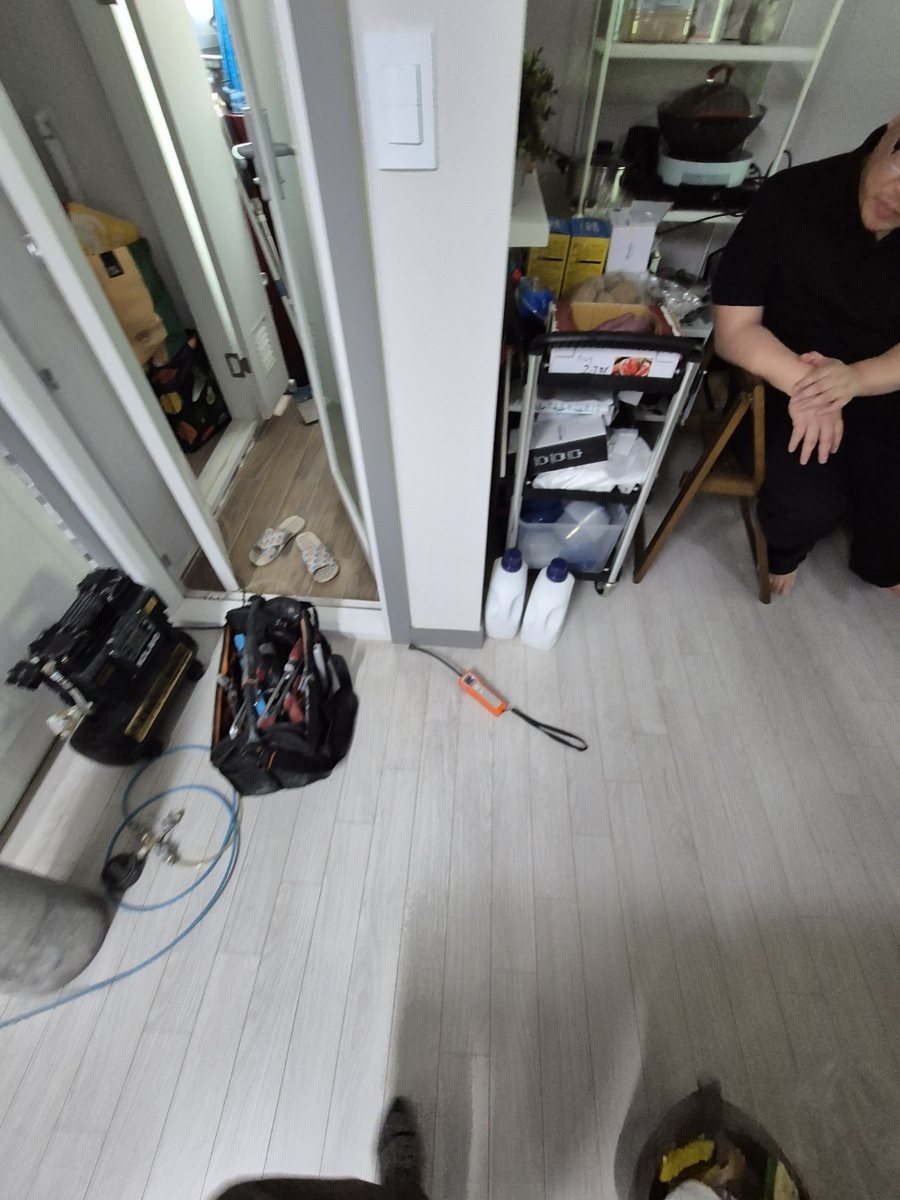 배관 점검 현장의 검사 장비